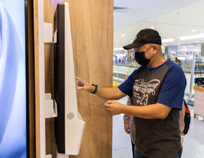 Progresif debuts self-service kiosk at store front