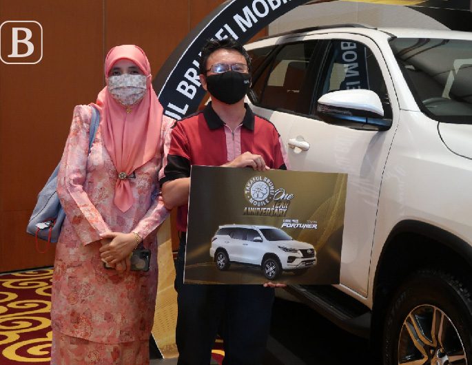 Hasrul Hj Damit wins Takaful Brunei’s grand prize anniversary campaign