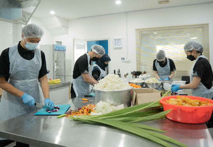 Indera Motors, SCOT Brunei prepare 250 meals for families, foreign workers