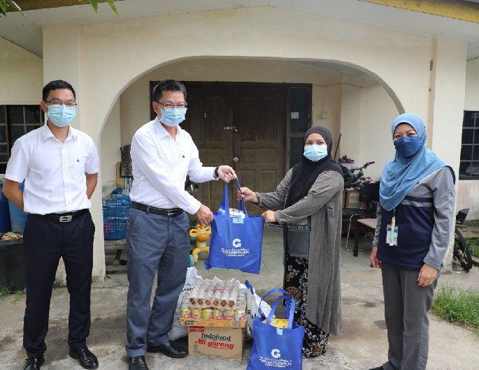 Muara Port Company brings cheers to families in charity drive Ihsan Kasih