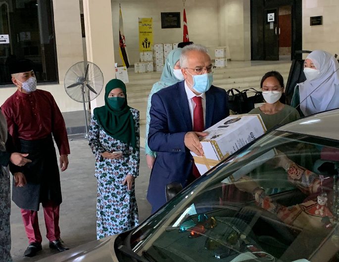 Turkish Embassy delivers food packages to less fortunate families
