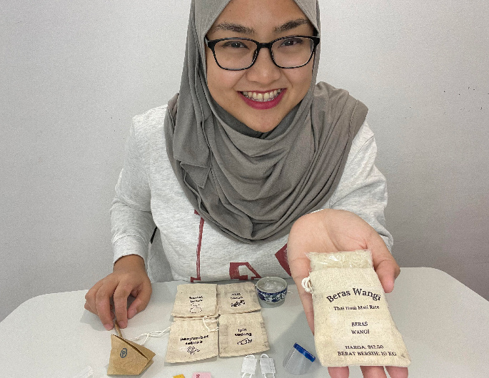 Izuana Meme Shop: Building a business around whimsical miniatures and merchandise