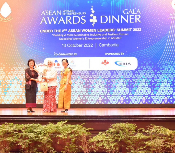 Bruneian womenpreneurs Aimi Ramlee, Shinny Chia receive ASEAN Young Women Entrepreneurs Awards