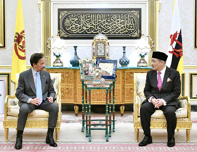 His Majesty the Sultan receives in audience Sabah Chief Minister