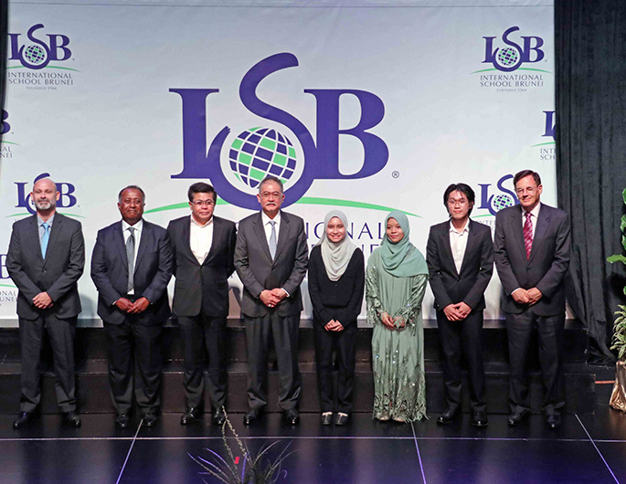 Nineteen ISB students receive board of directors excellence awards