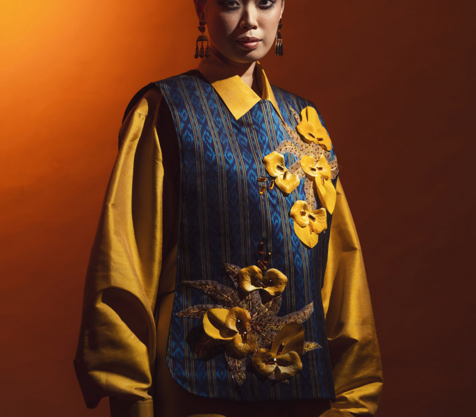 Bilang walks the stage at APEC gala dinner in Thailand