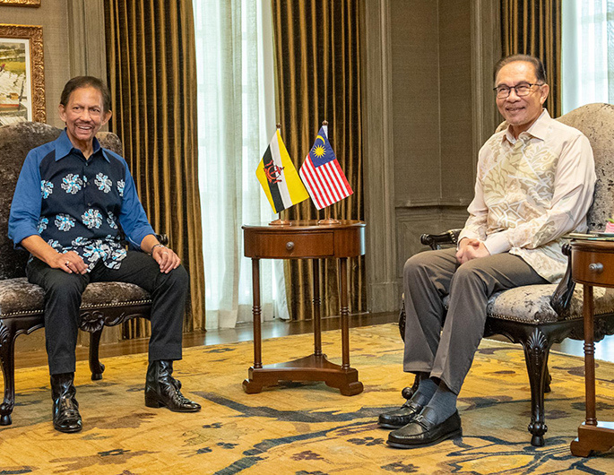 His Majesty holds courtesy visit to newly appointed Malaysian Prime Minister