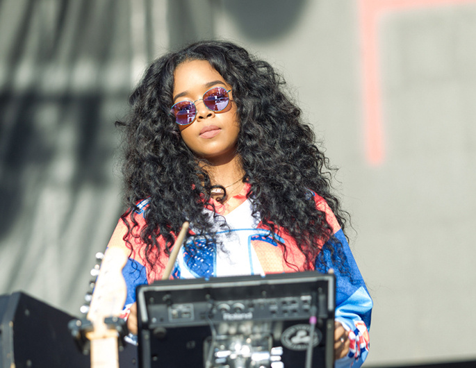 A Minute With: R&B singer H.E.R. inspired to see women grab guitars