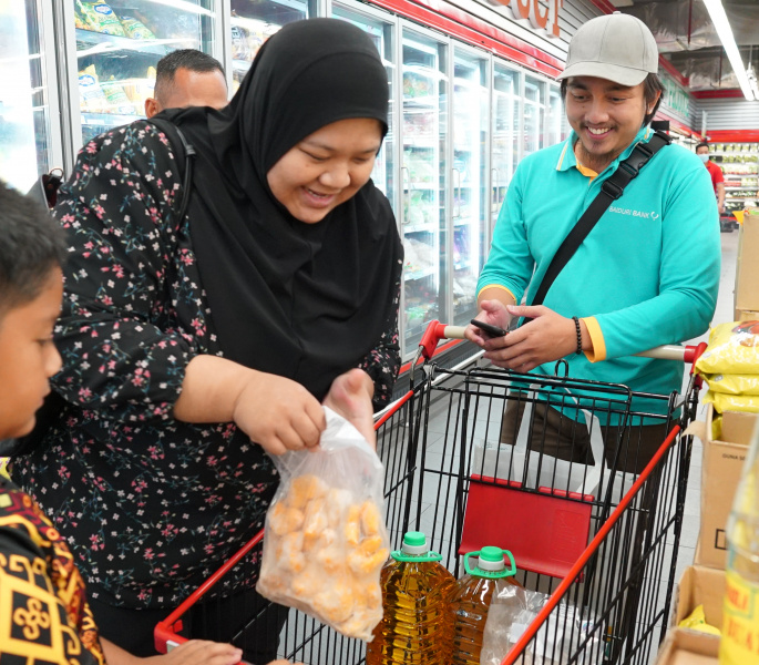 Baiduri Bank continues annual ‘Let’s Give Back This Ramadhan’ event with Temburong families