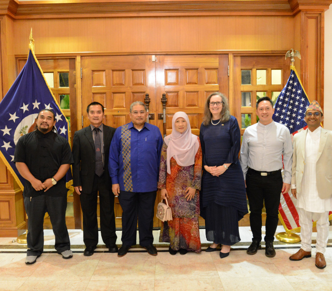 US Embassy hosts interfaith iftar with community leaders, alumni