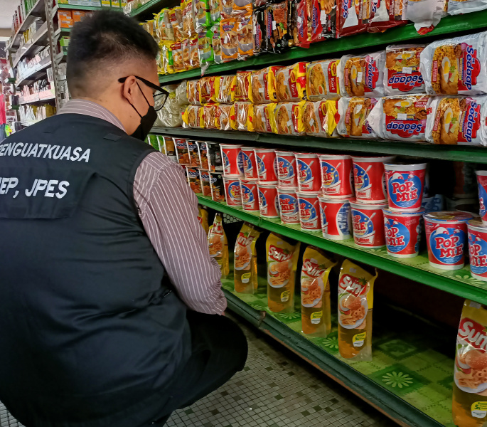 Four retail stores issued with $500 fines