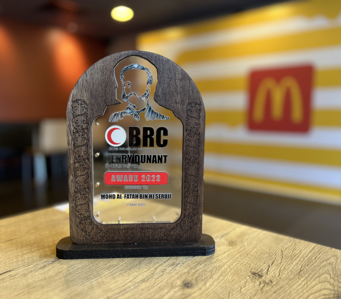 McDonald’s Brunei awarded with Henry Dunant Emerging Young Leaders Award