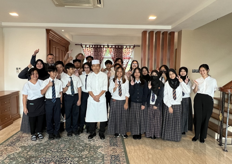 JIS students learn sushi-making with Japanese ambassador’s personal chef
