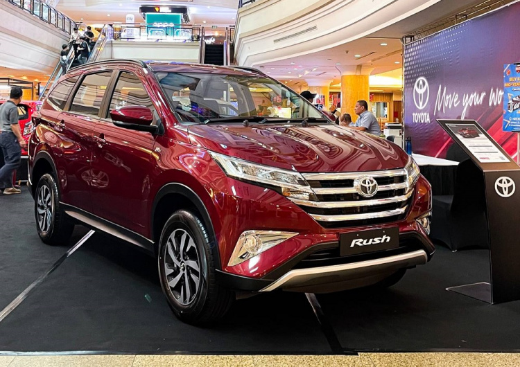 NBT Brunei displays Toyota models at Move Your World roadshow