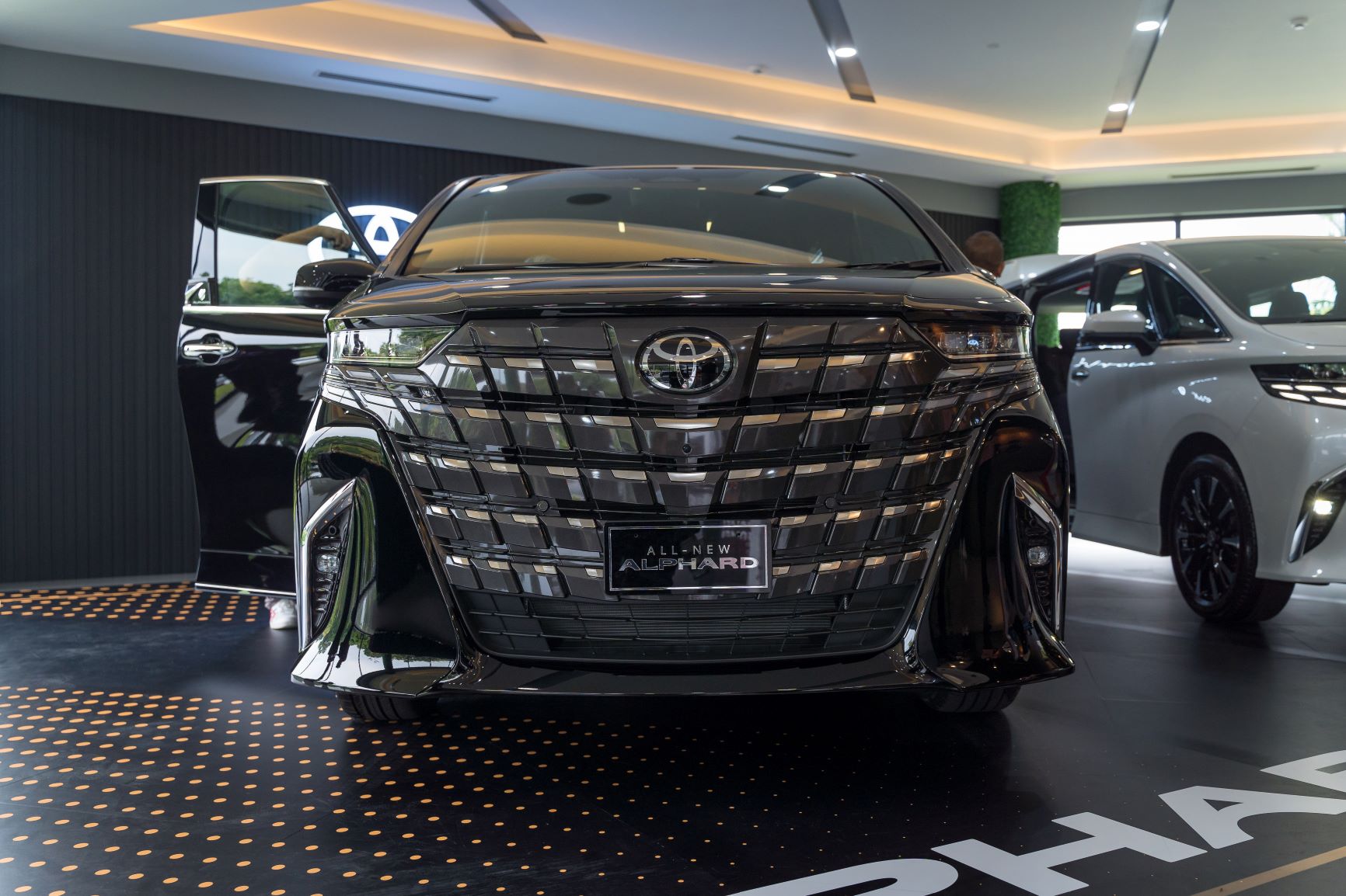 Toyota Alphard: An ideal family car designed with luxury and