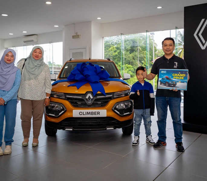 Maju Motors customer wins brand new Renault