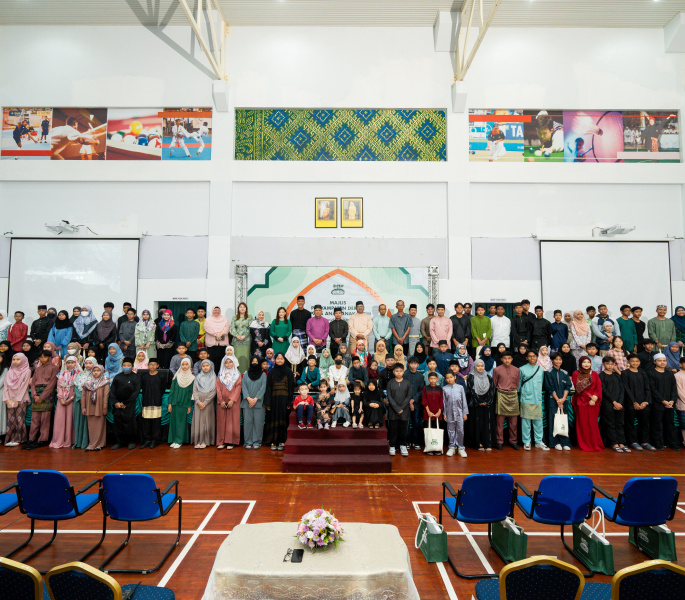 Brunei LNG gifts over 100 orphans in annual donation drive
