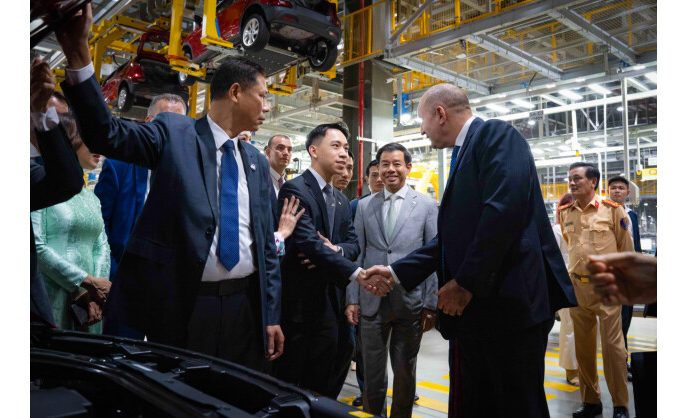 Bulgarian president urges VinFast to soon sell electric cars and invest in production in Bulgaria