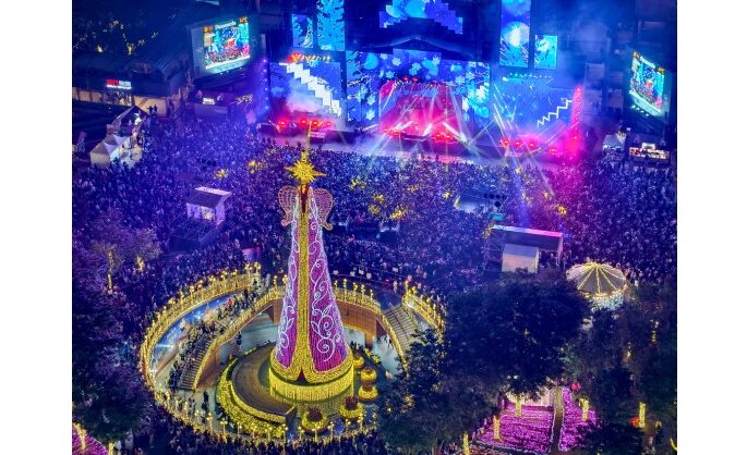 Star-Studded Christmas Music Gala Lights Up the Stage