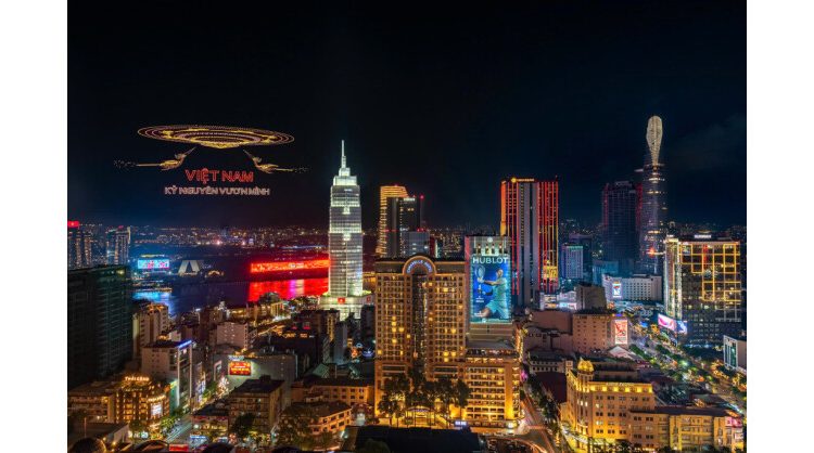 vietnam-sets-world-record-with-dazzling-drone-show-featuring-10,500-drones