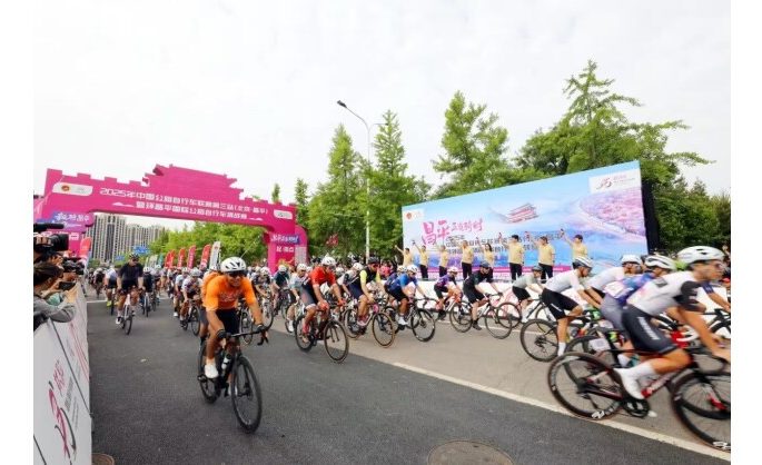 Like Riding Through a Masterpiece: Over 2,000 Cyclists Chase Their Dreams in Changping!