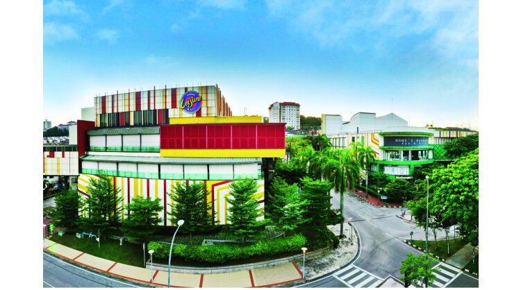 cheras-leisuremall-marks-30-years-as-a-community-landmark,-rewarding-30-shoppers-with-grand-prizes