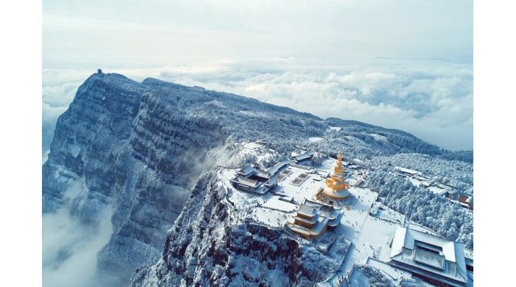 the-27th-mountain-emei-ice,-snow-&-hot-spring-season-invites-global-visitors-to-“enjoy-winter-fun”
