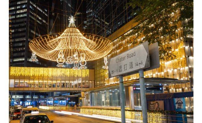 Hongkong Land in partnership with HKTB illuminates “Winter Wonderland in Central”, bringing the heart of Hong Kong to life with dazzling decorations and experiences