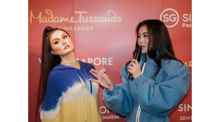 agnez-mo-reunites-with-wax-figure-and-fans-at-madame-tussauds-singapore’s-exclusive-fan-meet