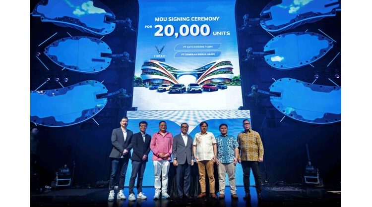vinfast-signs-mous-to-supply-20,000-electric-vehicles-to-transportation-partners-in-indonesia