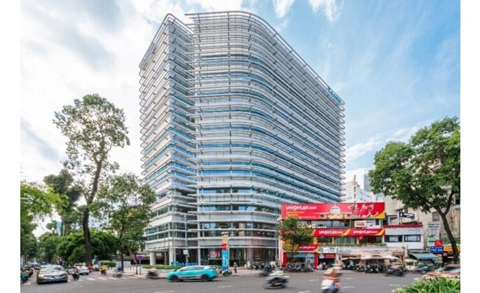 Daikin’s new head office building in Vietnam conceptualized and designed by Nikken Sekkei, has achieved the world’s first three Platinum certifications for environmental and health standards