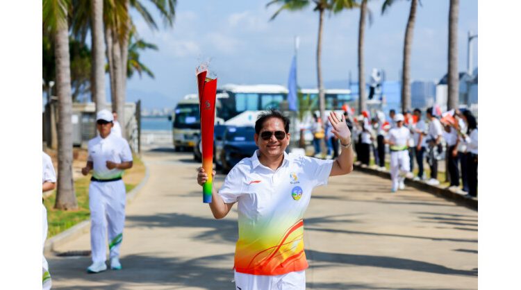 torch-relay-for-6th-asian-beach-games-held-in-sanya,-china