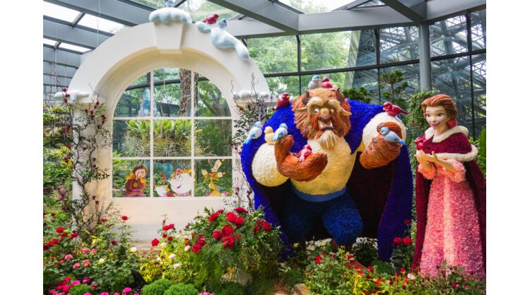 disney-garden-of-wonder-blooms-to-life-again-at-singapore’s-gardens-by-the-bay-with-all-new-character-topiaries